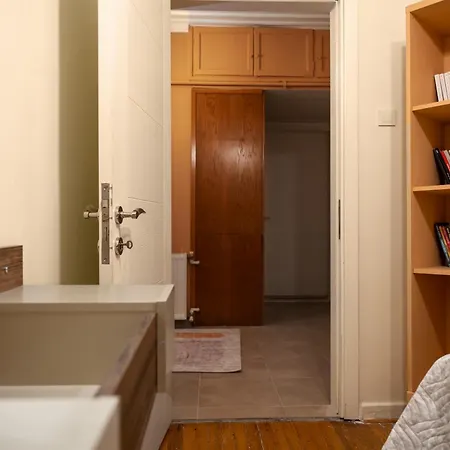 Spacious & Stylish 3br In The Heart Of The City Apartment