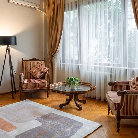 Spacious & Stylish 3br In The Heart Of The City